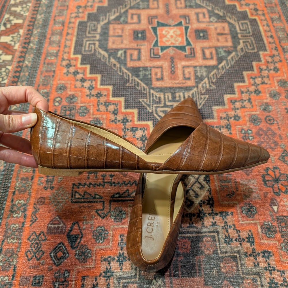 Brown Crocodile-Embossed Pointed Flats